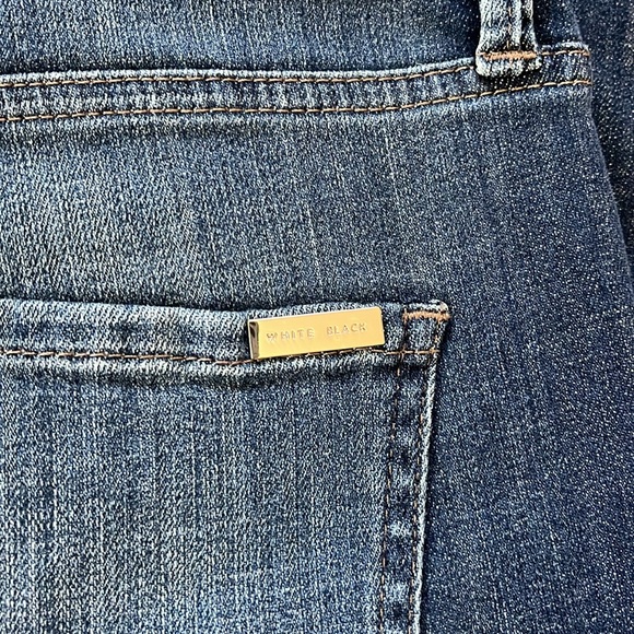 WHBM Extra High-Rise Skinny Jeans, Medium Wash - Picture 5 of 8